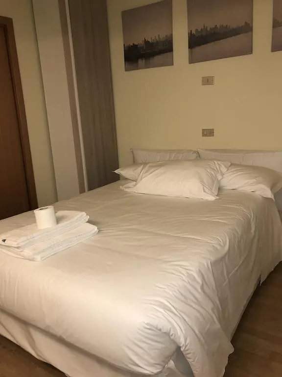 شقة Cadorna Suites ميلان